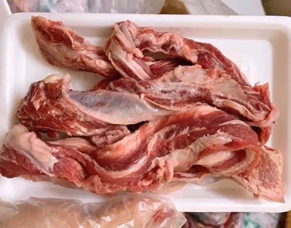 de suon bo sieu re chi 75.000 dong/kg ban tran lan, thuc chat la thit gi? - 3