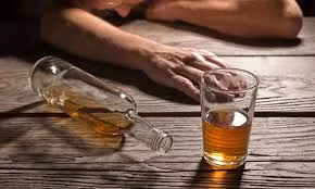 Người đàn ông nghiện rượu bị vỡ tĩnh mạch thực quản