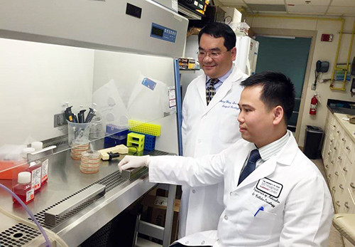 Tiến sĩ Phan Minh Liêm, Trung tâm ung thư MD Anderson (Đại học Texas, Mỹ). Tiến sĩ Phan Minh Liêm, Trung tâm ung thư MD Anderson (Đại học Texas, Mỹ).