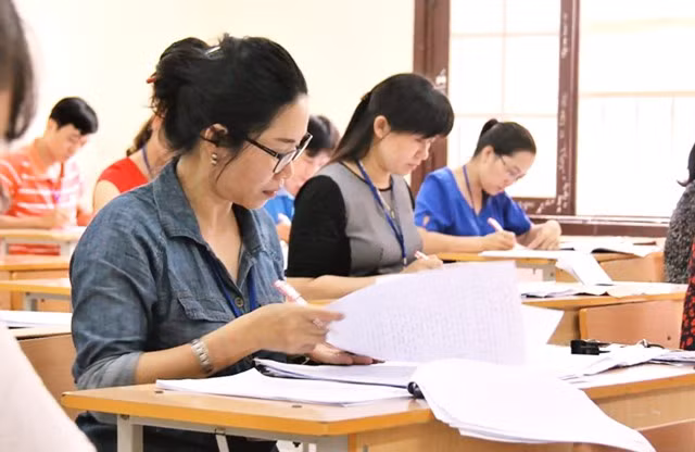 Cán bộ chấm thi tập trung chấm môn thi tự luận