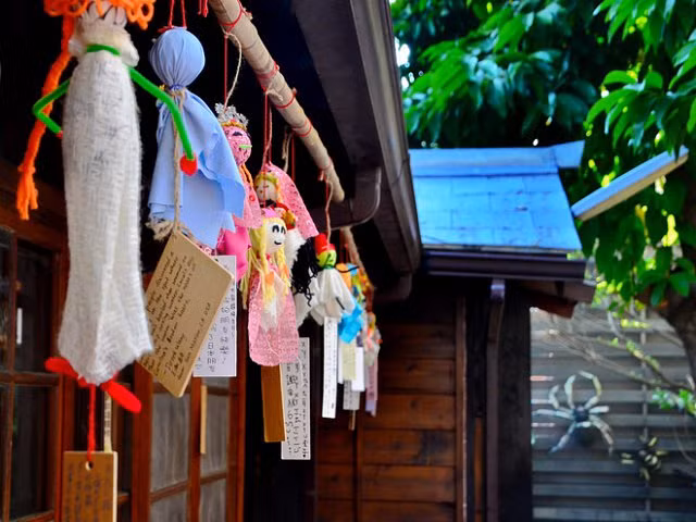 Đằng sau búp bê cầu nắng đáng yêu mà người Nhật thường treo trước hiên nhà hóa ra lại là một câu chuyện khá rùng rợn - Hình 8