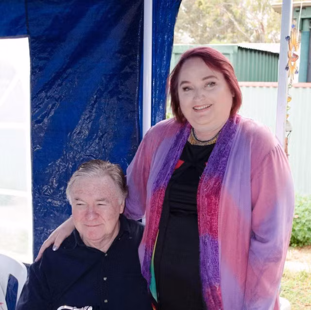 Shirley khuyên phụ nữ nên thận trọng, kiểm tra hạn sử dụng và thay thế mỹ phẩm thường xuyên