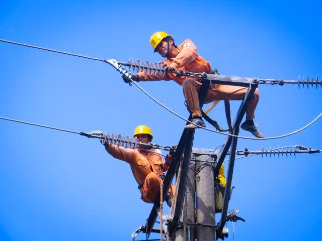 Nhu cầu sử dụng điện tăng vọt trong thời tiết nắng nóng