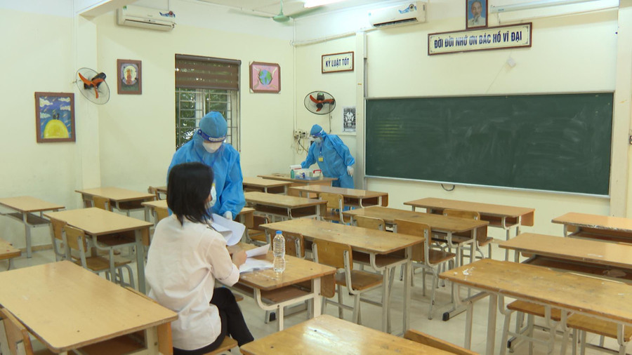 Thí sinh F0 dự thi được bố trí phòng thi riêng với đầy đủ điều kiện đảm bảo an toàn phòng dịch cho cả cán bộ coi thi và thí sinh.