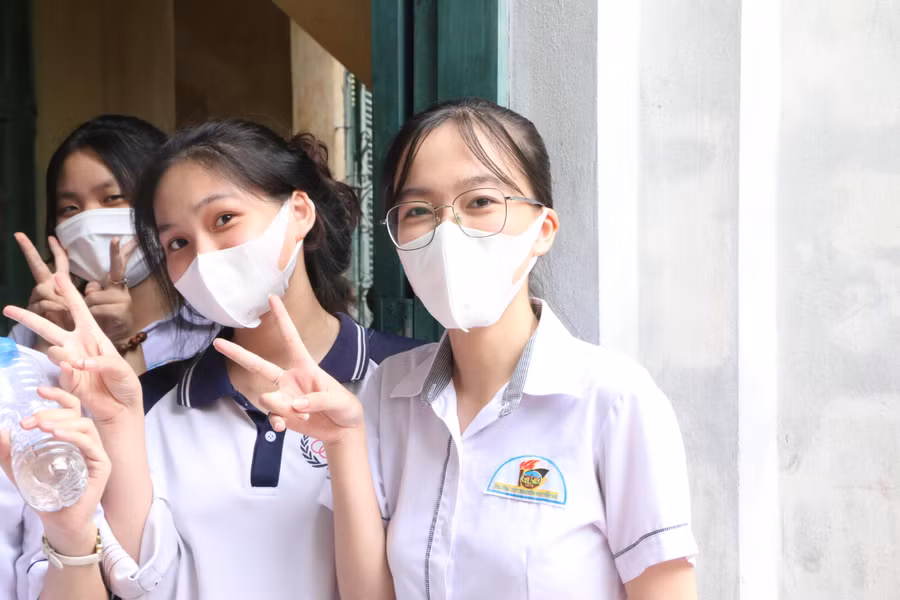 Thí sinh lớp 12 Trường THPT Nguyễn Khuyến - TP Nam Định tham dự kỳ thi tốt nghiệp THPT năm 2022.