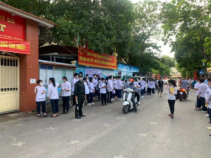Đảm bảo giao thông thông suốt ở cổng trường thi là ưu tiên hàng đầu của mỗi điểm thi.