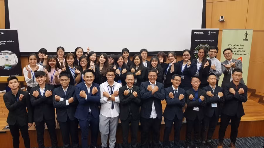 Chương trình trải nghiệm học tập và tìm hiểu nghề nghiệp tại Singapore cùng các học viên ICAEW khu vực