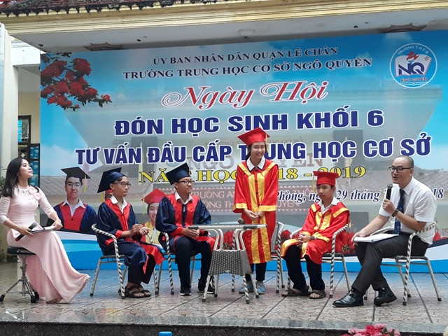 Màn giao lưu trực tiếp giữa các em học sinh khối 6 cùng các cựu học sinh xuất sắc của nhà trường