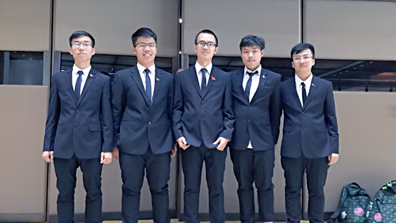 05 gương mặt xuất sắc của Việt Nam tại kỳ thi Olympic Vật lý quốc tế năm 2018.