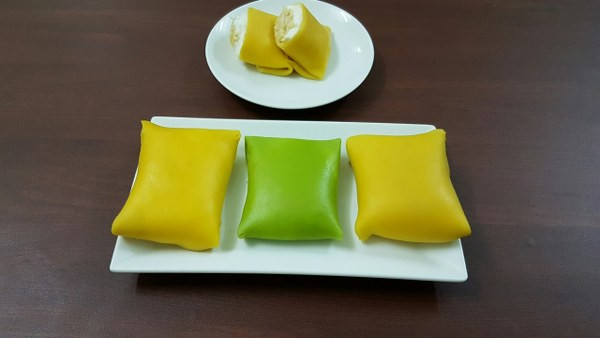 Bánh ngon thưởng thức buổi tối nhâm nhi cùng cốc trà nóng ngày mưa