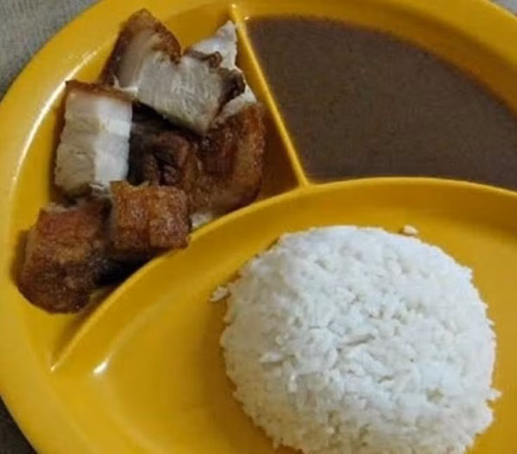 Thực đơn phong phú trong bữa trưa của học sinh ở khắp nơi trên thế giới - Ảnh 16.