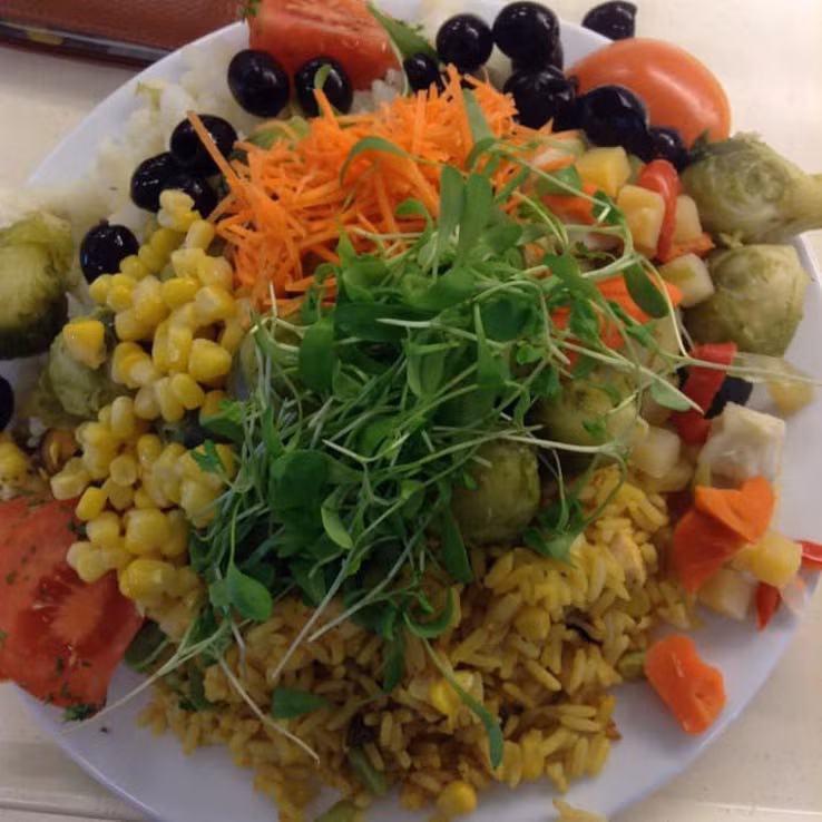 Thực đơn phong phú trong bữa trưa của học sinh ở khắp nơi trên thế giới - Ảnh 6.