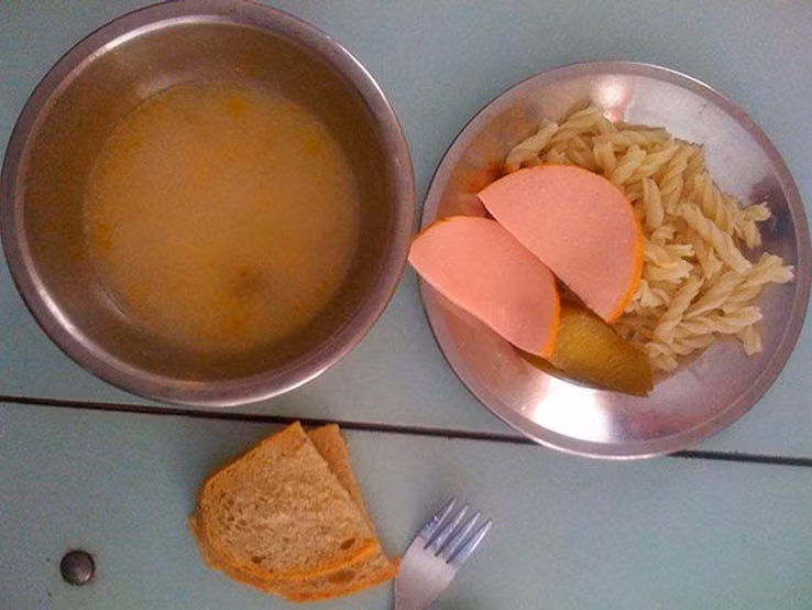 Thực đơn phong phú trong bữa trưa của học sinh ở khắp nơi trên thế giới - Ảnh 5.