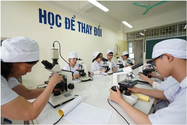 Thí sinh trúng tuyển ngành Y khoa từ 27 điểm trở lên sẽ được nhận học bổng khuyến tài 50% và 100% học phí học kỳ I năm thứ nhất.