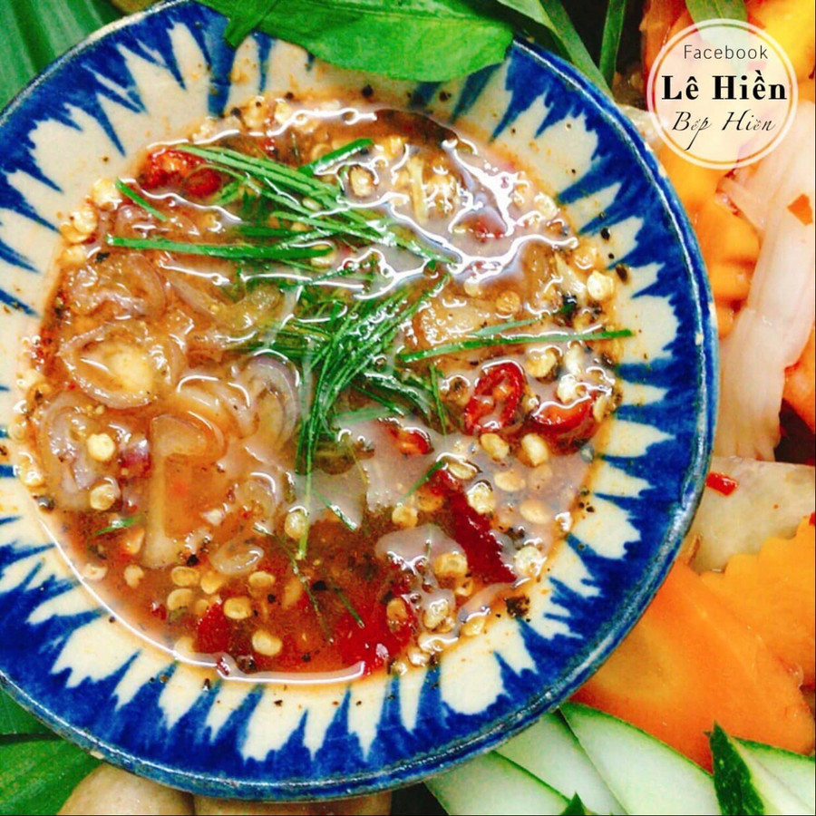 Mẹ đảm chỉ cách làm gà hấp muối bất bại, lại ngon đến lịm người ảnh 3