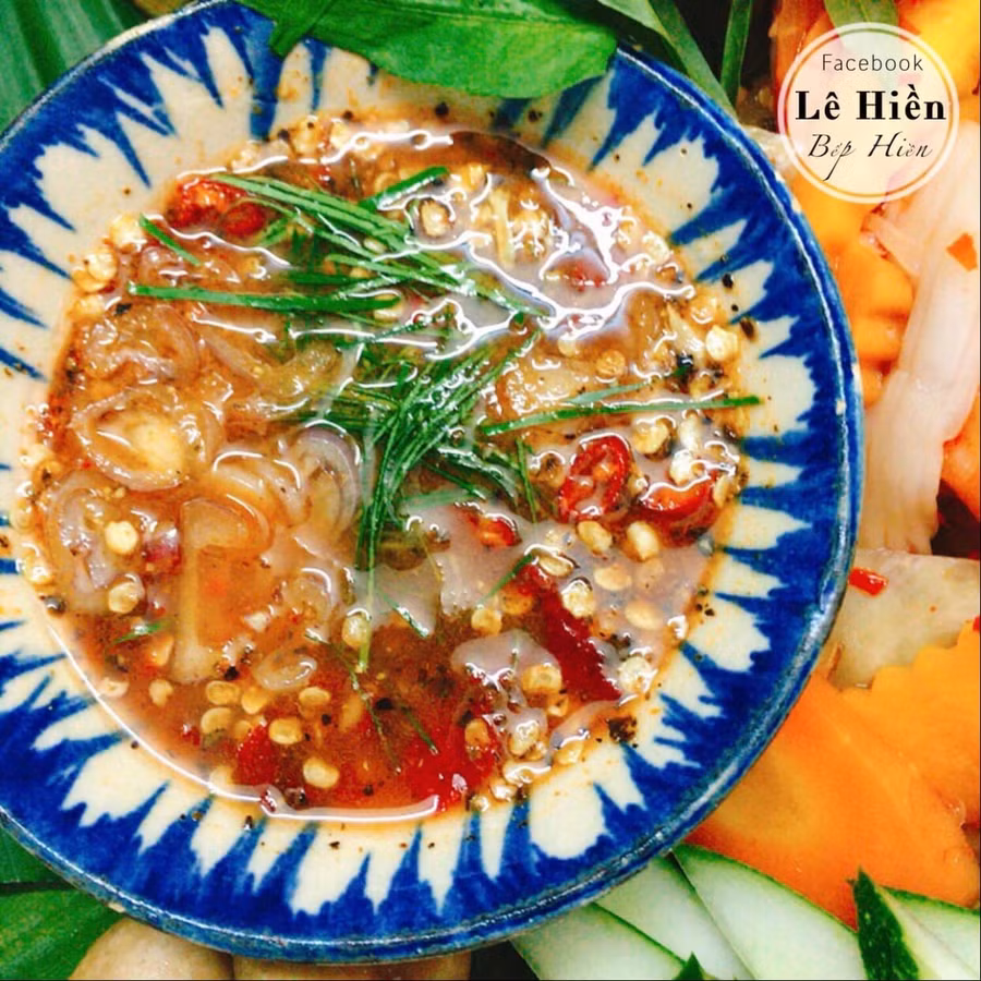 Mẹ đảm chỉ cách làm gà hấp muối bất bại, lại ngon đến lịm người ảnh 3