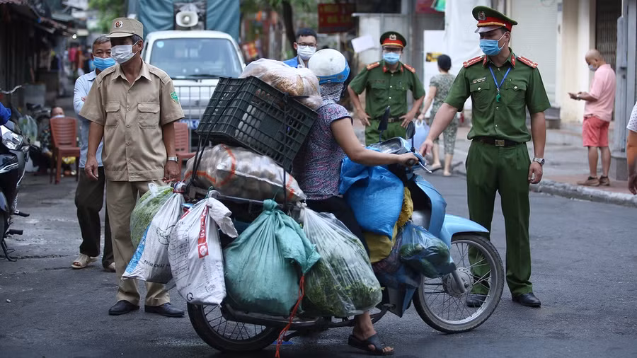 Người dân Hà Nội không lo thiếu hàng hóa, nhu yếu phẩm ảnh 1