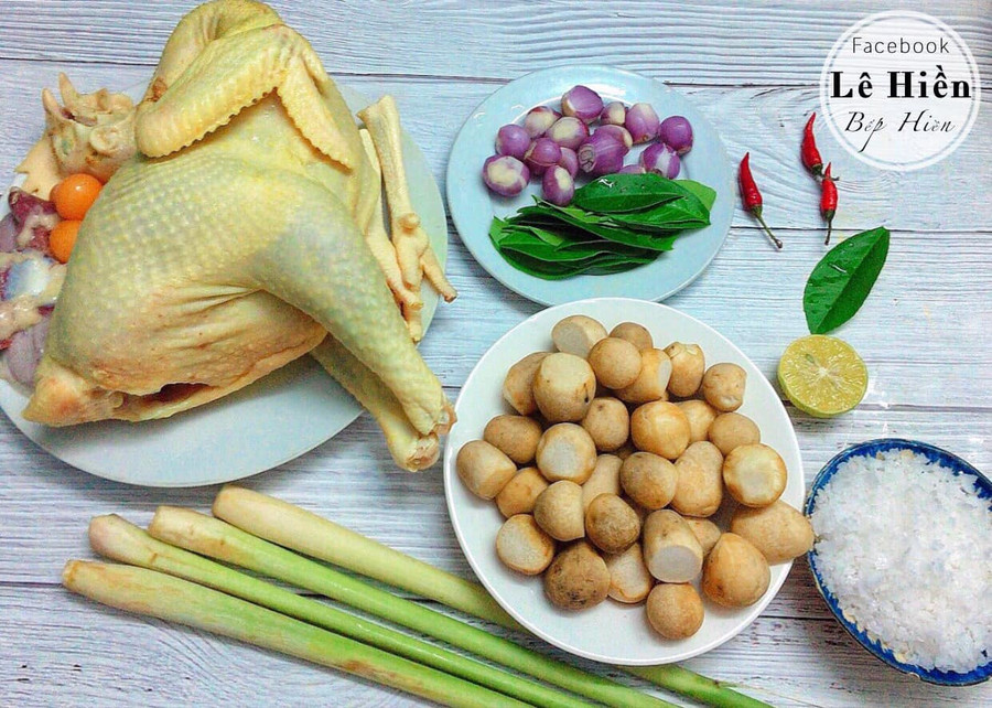 Mẹ đảm chỉ cách làm gà hấp muối bất bại, lại ngon đến lịm người ảnh 1