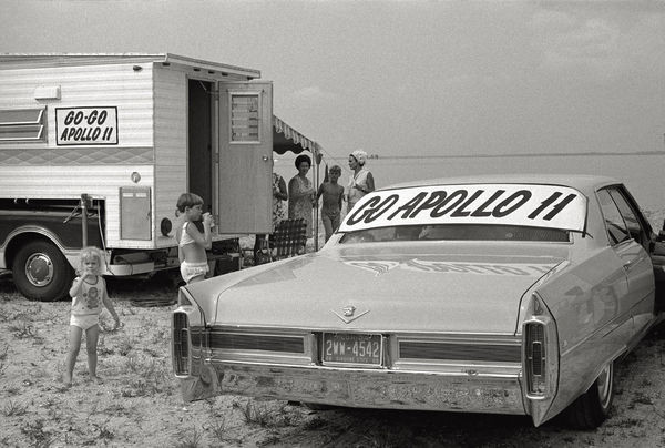 Đám đông hiếu kì chờ xem phóng tên lửa vào ngày 16 tháng 7.