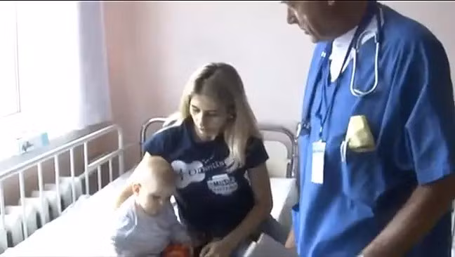 Gia đình - Sợi dây phơi đồ cứu sống đứa trẻ 11 tháng tuổi bị rơi từ tầng 5 (Hình 2).