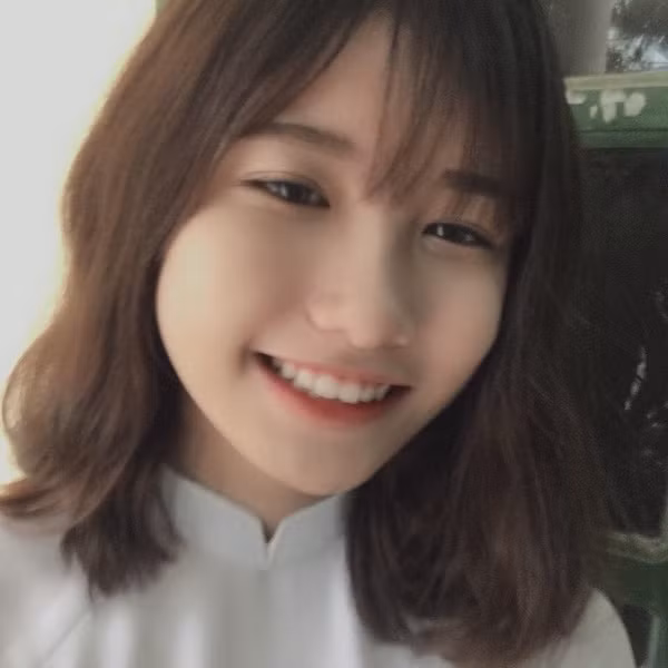  Cô bé cười rất duyên nhé!