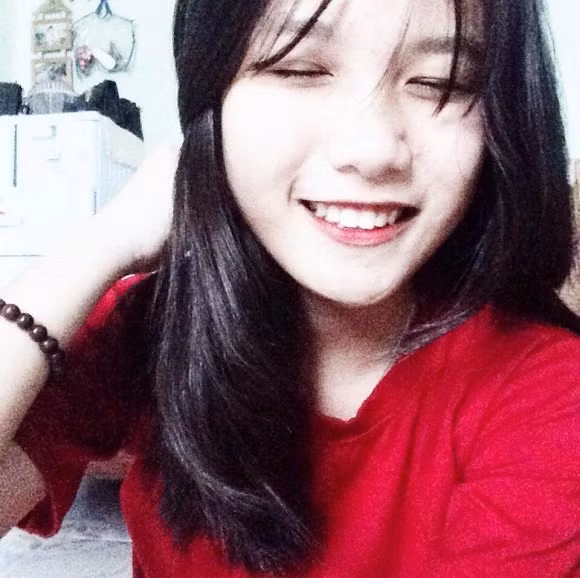 Mới ngày nào còn bé tí, con gái Hiệp Gà giờ đã ra dáng thiếu nữ với nụ cười duyên ơi là duyên