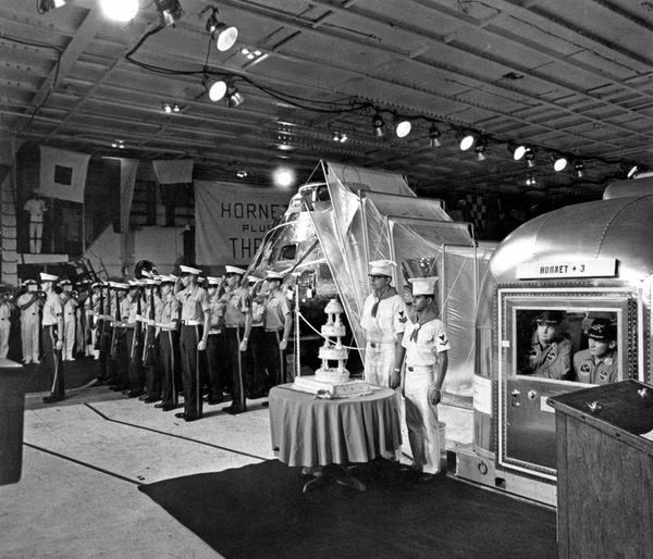 Lễ cắt bánh đón các phi hành gia Apollo 11.