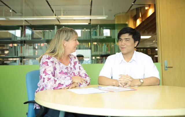 Chàng trai khiếm thị thành công nhờ ý chí và... liều lĩnh ảnh 2