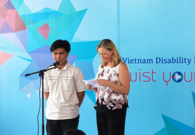 Chàng trai khiếm thị thành công nhờ ý chí và... liều lĩnh ảnh 1