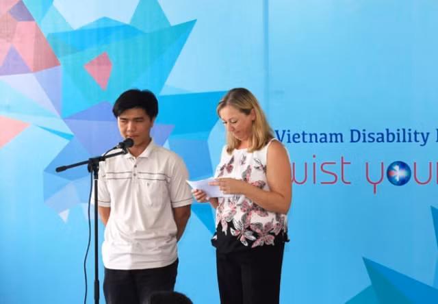 Chàng trai khiếm thị thành công nhờ ý chí và... liều lĩnh ảnh 1