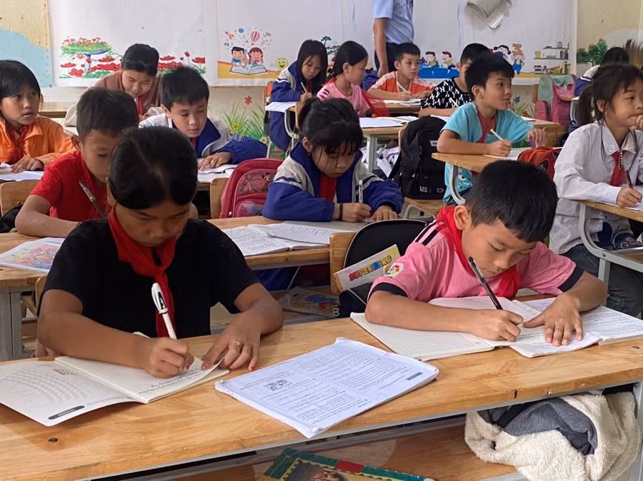 Học sinh Trường Tiểu học Luận Khê (huyện Thường Xuân). (Ảnh: NT).