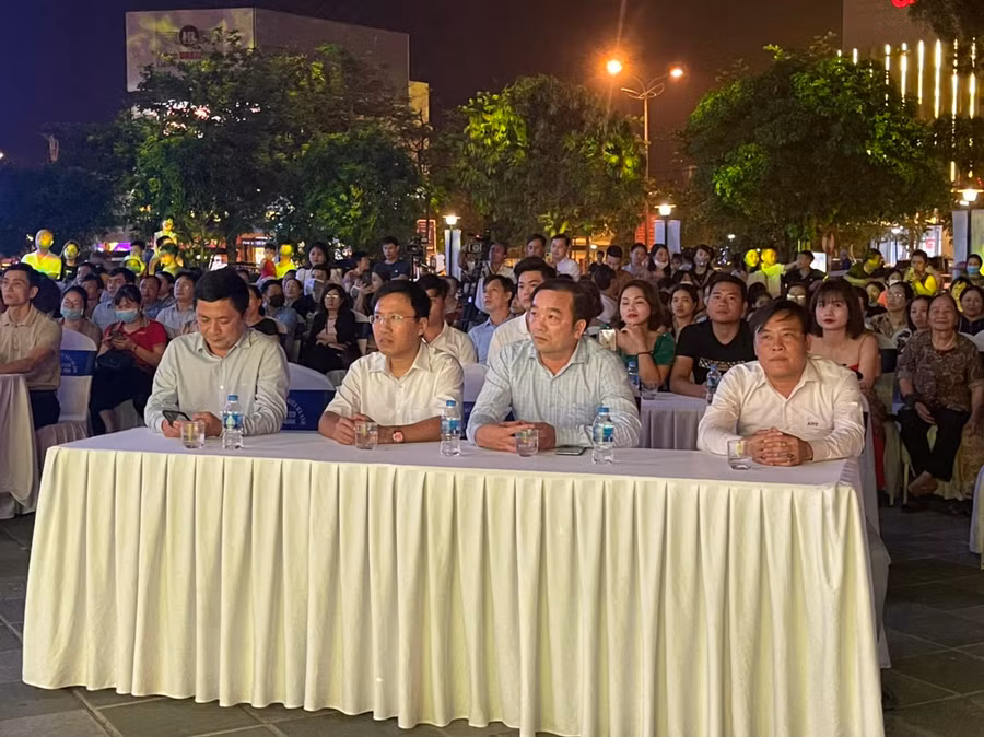 Lãnh đạo tỉnh, thành phố cùng các cấp ngành trên địa bàn Hà Tĩnh tham dự chương trình Gala thiện nguyện "Thành Sen - tháng tư về".