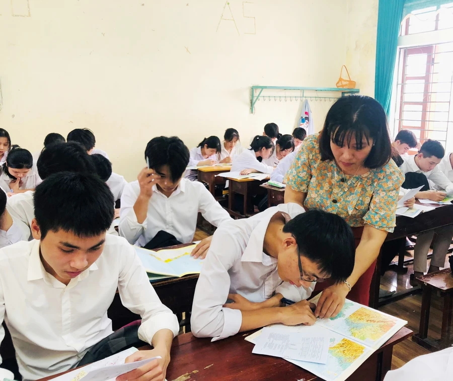 Tăng cường ôn thi cho học sinh cuối cấp.