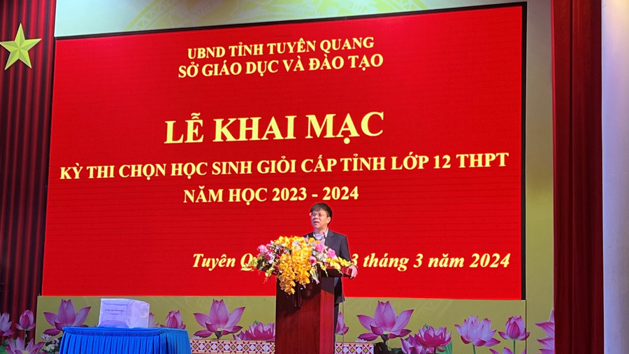 Ông Nguyễn Văn Hiền, Phó Giám đốc Sở Giáo dục và Đào tạo tỉnh Tuyên Quang phát biểu khai mạc chương trình. (Ảnh: Sở GD&ĐT Tuyên Quang) Ông Nguyễn Văn Hiền, Phó Giám đốc Sở Giáo dục và Đào tạo tỉnh Tuyên Quang phát biểu khai mạc chương trình. (Ảnh: Sở GD&ĐT Tuyên Quang)