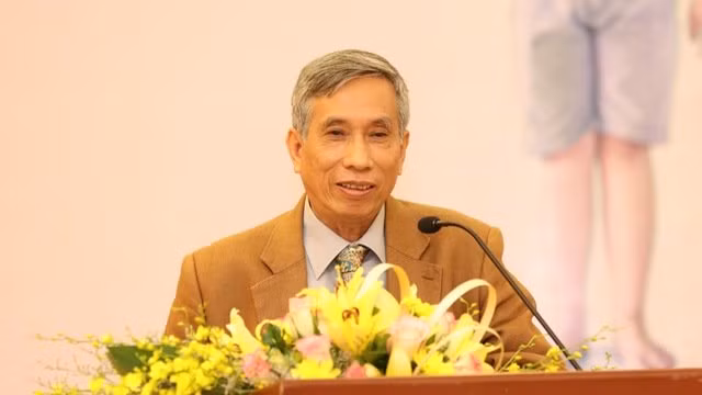 Mẹ hoa hậu cao 1m75, bố 1m58 con sẽ cao giống ai?