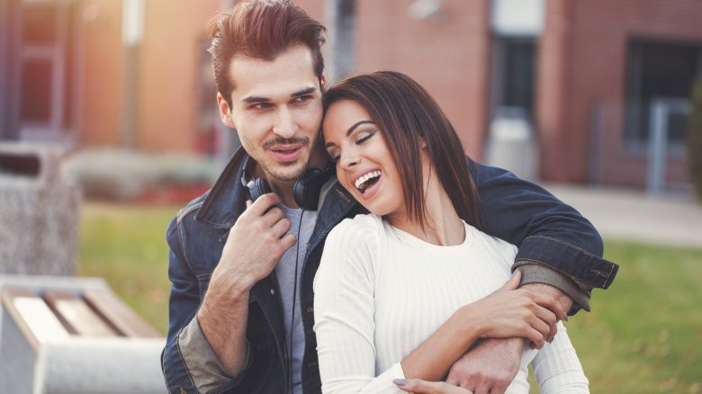 Nếu có thể, hãy ôm nhau ít nhất 8 lần mỗi ngày và đây là những gì bạn nhận được nhiều hơn cả tưởng tượng Nếu có thể, hãy ôm nhau ít nhất 8 lần mỗi ngày và đây là những gì bạn nhận được nhiều hơn cả tưởng tượng - ảnh 1