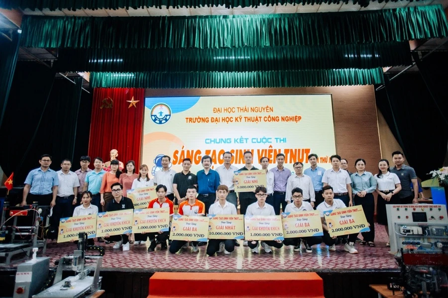 Cuộc thi Sáng tạo sinh viên TNUT 2022 - lần thứ II đã thu hút sự tham gia đông đảo của sinh viên Nhà trường.