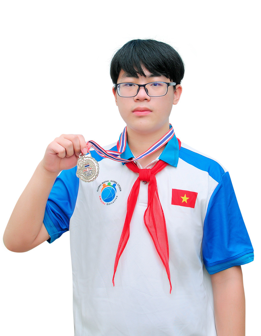 Nam sinh Nguyễn Tuấn Đại và tấm Huy chương Bạc cấp quốc tế cuộc thi “Tìm kiếm tài năng Toán học Quốc tế ITMC 2024”.