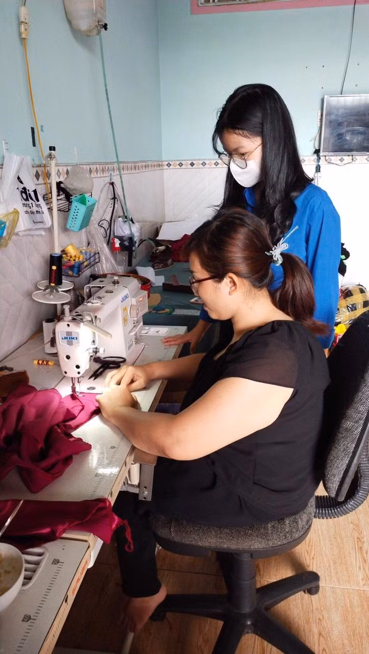 Theo chị Huyền, dạy nghề cho người nghèo là tạo công ăn việc làm cho họ ổn định cuộc sống