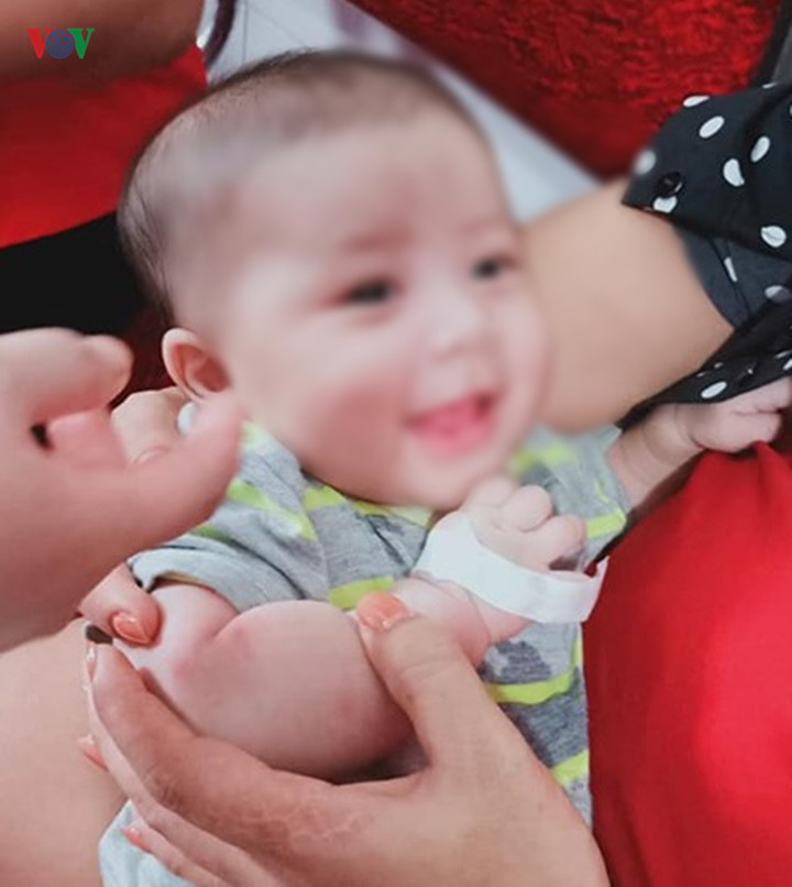 mẹ gửi con gái 3 tháng tuổi cho người lạ rồi bỏ đi biệt tích hình 1 me gui con gai 3 thang tuoi cho nguoi la roi bo di biet tich hinh 1