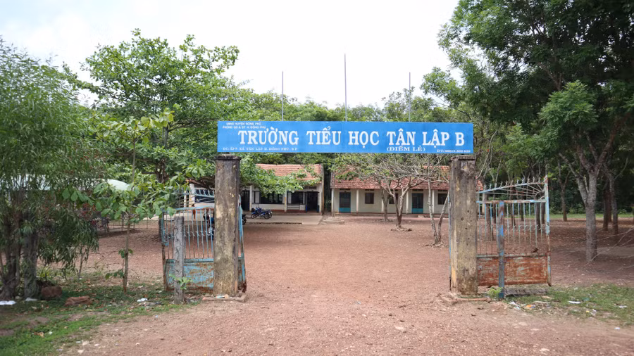 Bình Phước: Giáo viên tất bật dạy lớp ghép ảnh 1