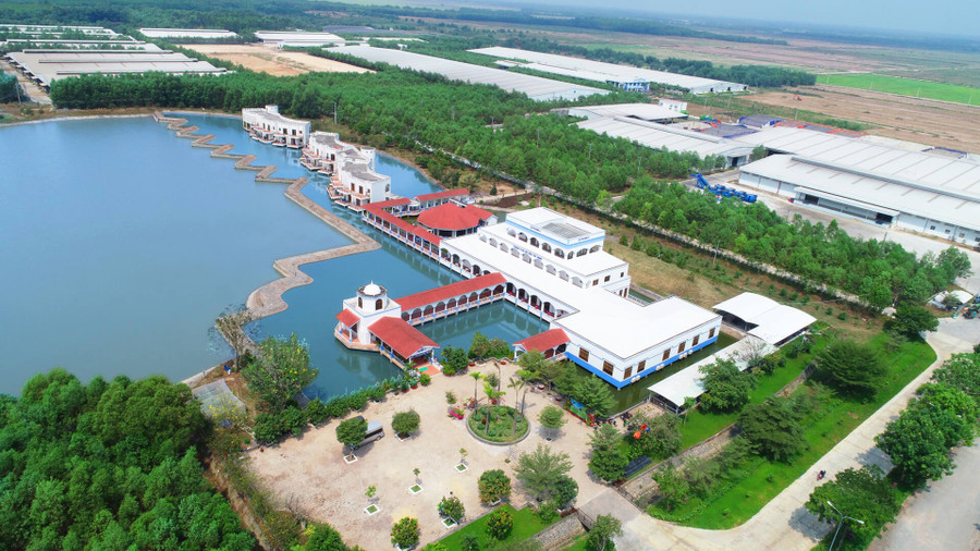 Trang trại bò sữa Tây Ninh có quy mô 8.000 bò bê với tổng vốn đầu tư ban đầu lên đến 1.200 tỷ đồng Trang trại bò sữa Tây Ninh có quy mô 8.000 bò bê với tổng vốn đầu tư ban đầu lên đến 1.200 tỷ đồng