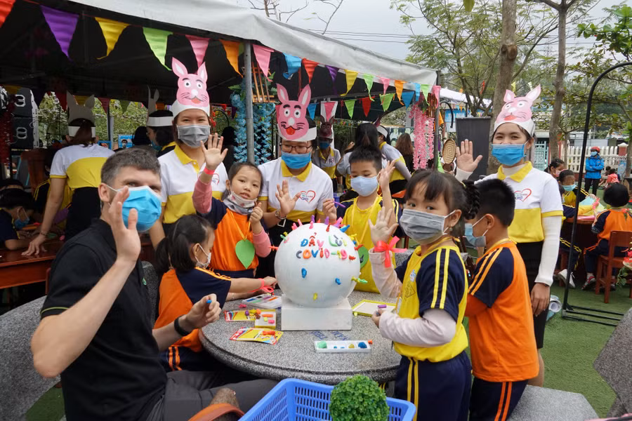 Học thông qua chơi phát triển năng lực và phẩm chất cho học sinh.