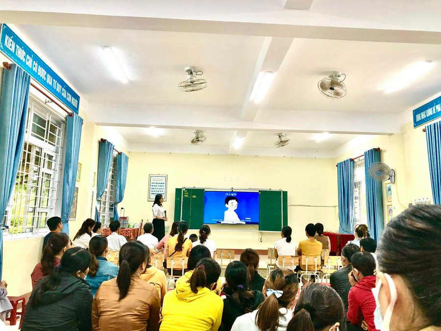 Học thông qua Chơi được phổ biến trong các buổi họp cha mẹ học sinh.