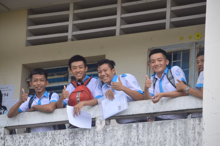 Thí sinh điểm thi THPT Mỹ Xuyên tự tin trong ngày làm thủ tục. Thí sinh điểm thi THPT Mỹ Xuyên tự tin trong ngày làm thủ tục.