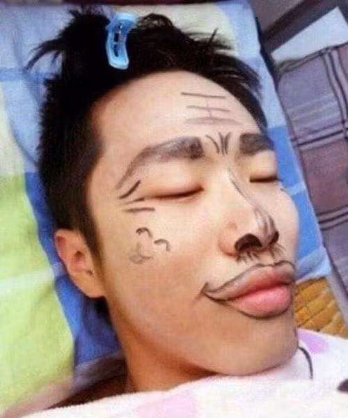 Hoa tay của vợ có đất dụng võ rồi.