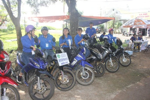 Thanh niên tình nguyện Tây Nguyên đồng hành cùng sĩ tử mùa thi