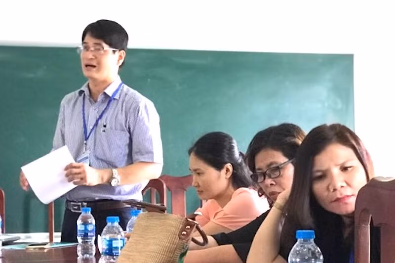 Trong đó 13 cán bộ giáo viên thuộc tỉnh Bà Rịa- Vũng Tàu; 7 người còn lại là giảng viên của trường đại học phối hợp. 20 thầy cô vượt biển coi thi 76 thí sinh ở Côn Đảo