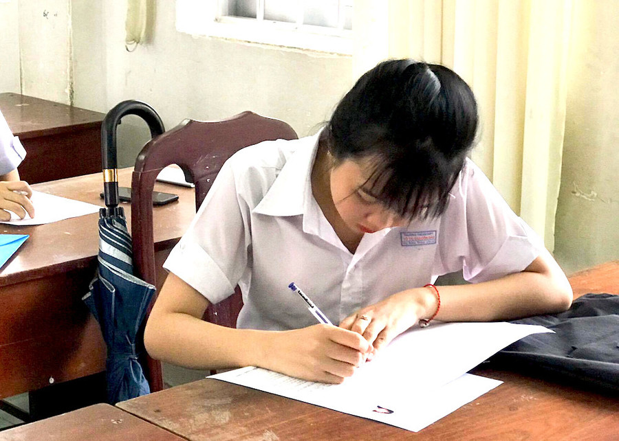 20 thầy cô vượt biển coi thi 76 thí sinh ở Côn Đảo