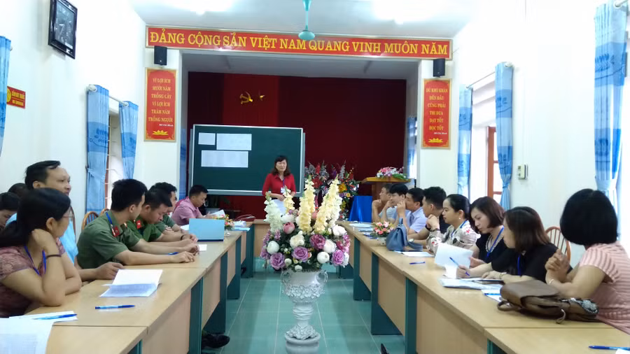 Họp cán bộ làm công tác thi tại Điểm thi Trường THPT Trạm Tấu